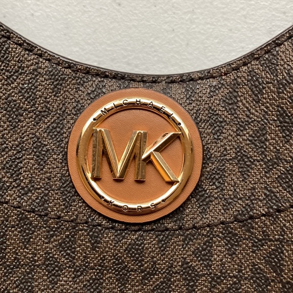 Michael Kors Purse. Logo leather. Adjustable straps. Dark and light brown - Picture 6 of 6